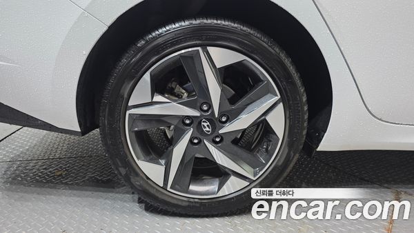 Hyundai Elantra 2023, фото 5