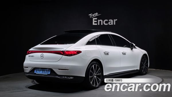 Mercedes-Benz EQE 2023, фото 2