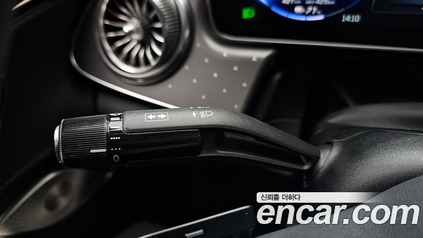 Mercedes-Benz EQE 2023, фото 26