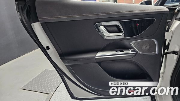 Mercedes-Benz EQE 2023, фото 15