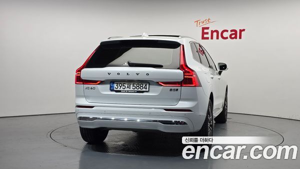 Volvo XC60 2022, фото 4