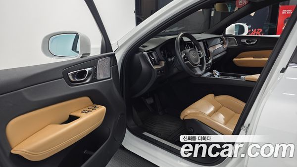 Volvo XC60 2022, фото 13