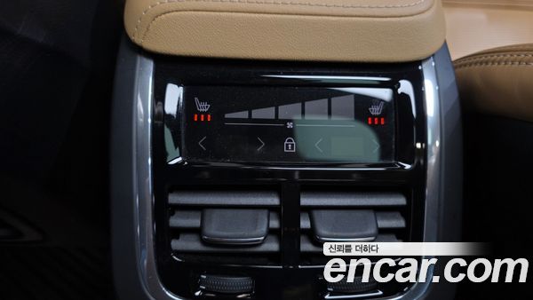 Volvo XC60 2022, фото 24