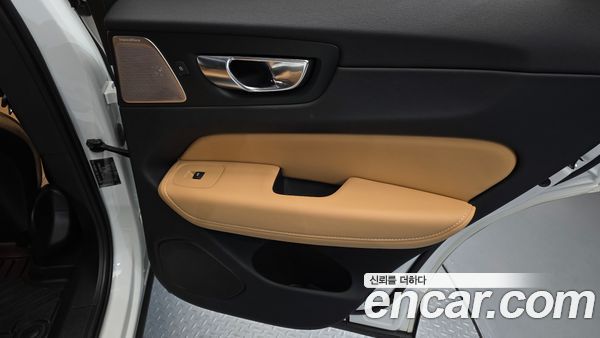 Volvo XC60 2022, фото 15
