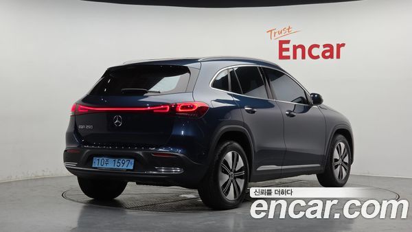 Mercedes-Benz EQA 2021