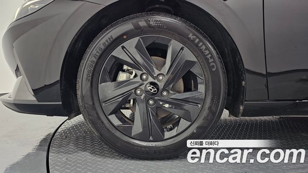 Hyundai Elantra 2023, фото 5