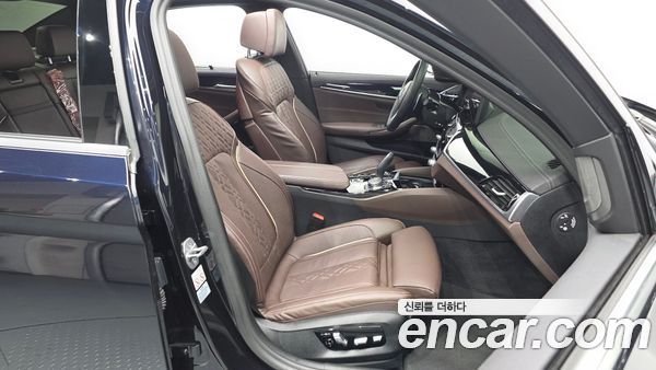 BMW 5 Series 2023, фото 16