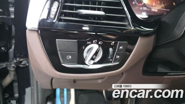 BMW 5 Series 2023, фото 31