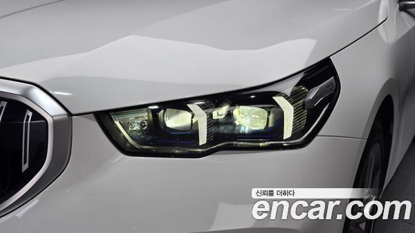 BMW 5 Series 2024, фото 8