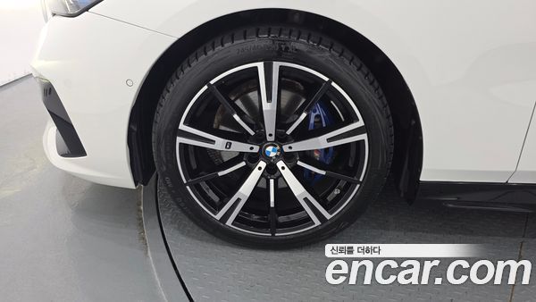 BMW 5 Series 2024, фото 4