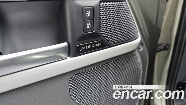 Land Rover Defender 2023, фото 26