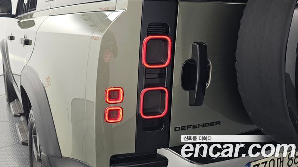 Land Rover Defender 2023, фото 9