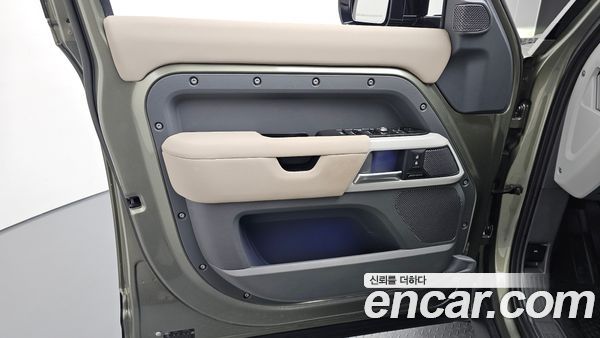 Land Rover Defender 2023, фото 14