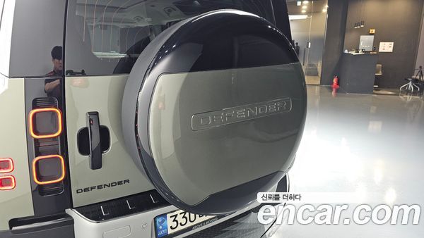 Land Rover Defender 2023, фото 32
