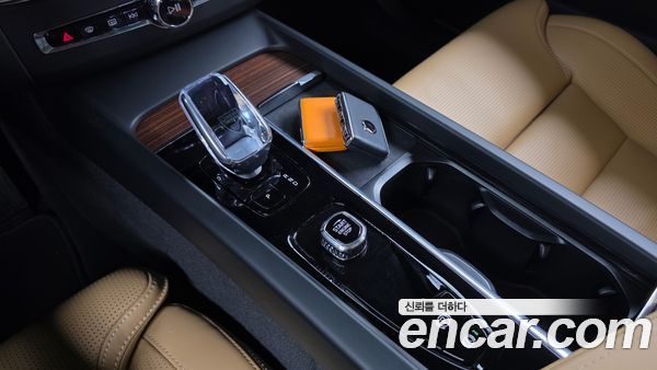 Volvo XC60 2025, фото 11