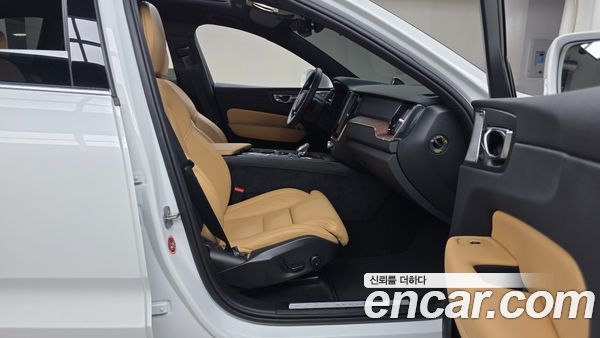 Volvo XC60 2025, фото 15