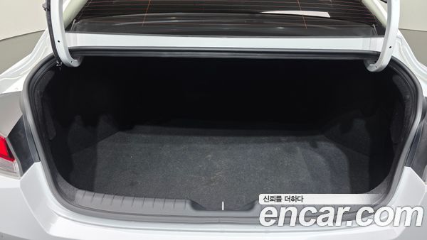 Hyundai Elantra 2021, фото 31