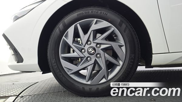 Hyundai Elantra 2024, фото 5