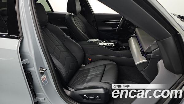 BMW 5 Series 2024, фото 16