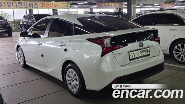 Toyota Prius 2021, фото 2