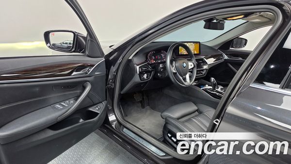 BMW 5 Series 2023, фото 10