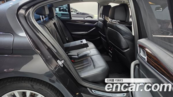 BMW 5 Series 2023, фото 12