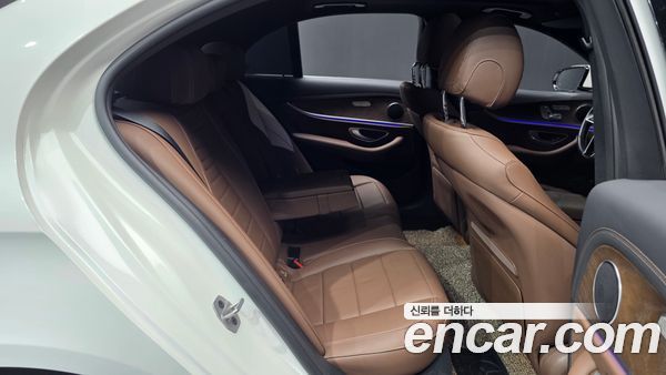 Mercedes-Benz E-Class 2021, фото 18