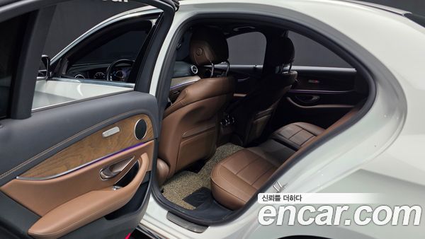 Mercedes-Benz E-Class 2021, фото 16