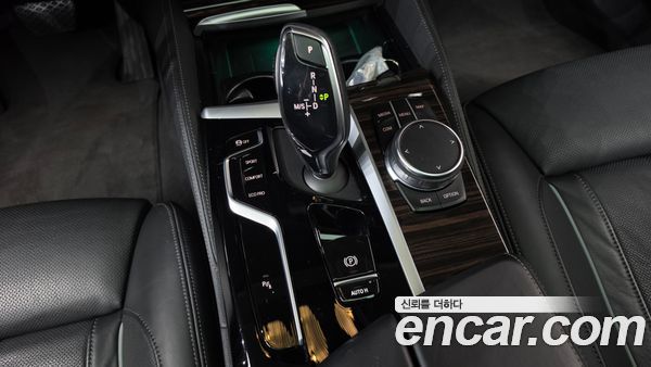 BMW 5 Series 2022, фото 9