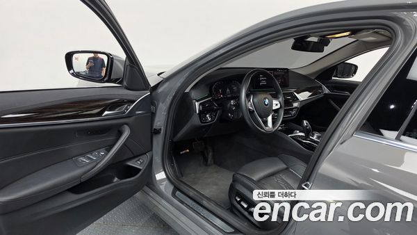 BMW 5 Series 2022, фото 10