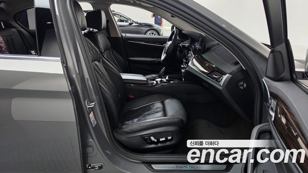 BMW 5 Series 2022, фото 11