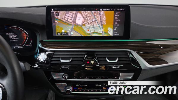 BMW 5 Series 2022, фото 14