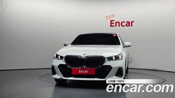 BMW 5 Series 2025, фото 3