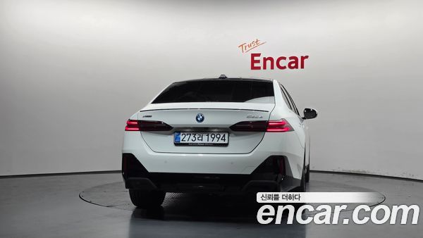 BMW 5 Series 2025, фото 4