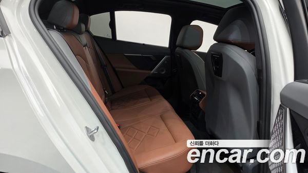 BMW 5 Series 2025, фото 17