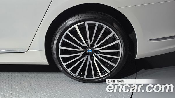 BMW 7 Series 2020, фото 7