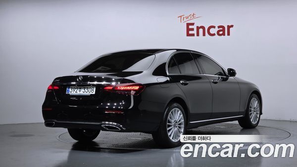 Mercedes-Benz E-Class 2023, фото 2