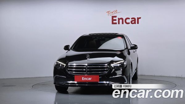 Mercedes-Benz E-Class 2023, фото 3