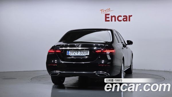 Mercedes-Benz E-Class 2023, фото 4