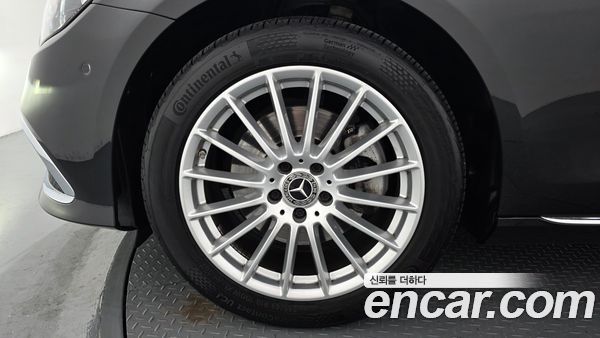 Mercedes-Benz E-Class 2023, фото 5