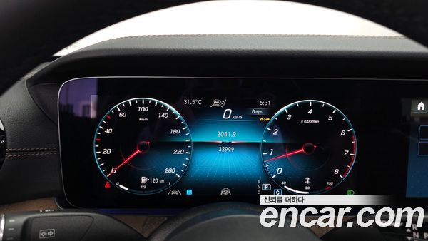 Mercedes-Benz E-Class 2023, фото 8