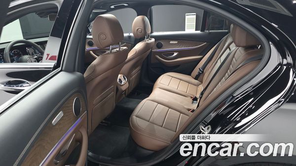 Mercedes-Benz E-Class 2023, фото 12