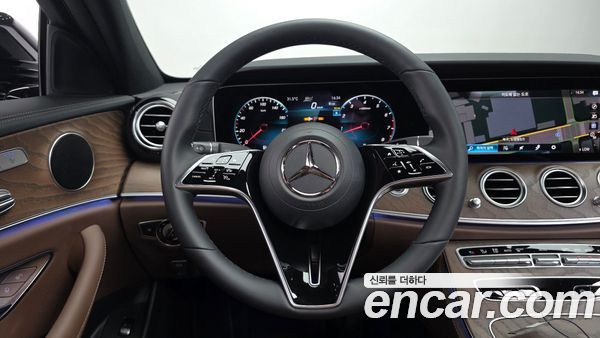 Mercedes-Benz E-Class 2023, фото 13