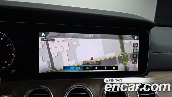 Mercedes-Benz E-Class 2023, фото 14