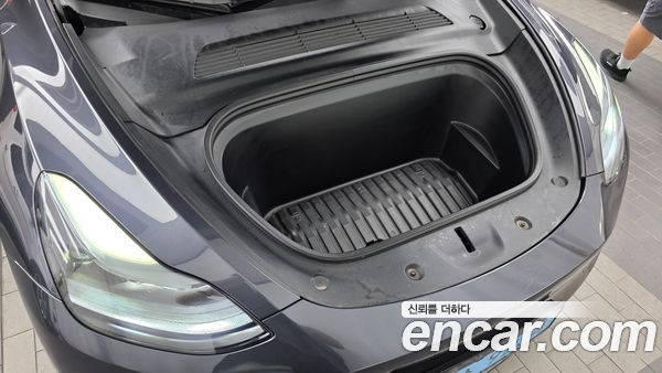 Tesla Model Y 2024, фото 6