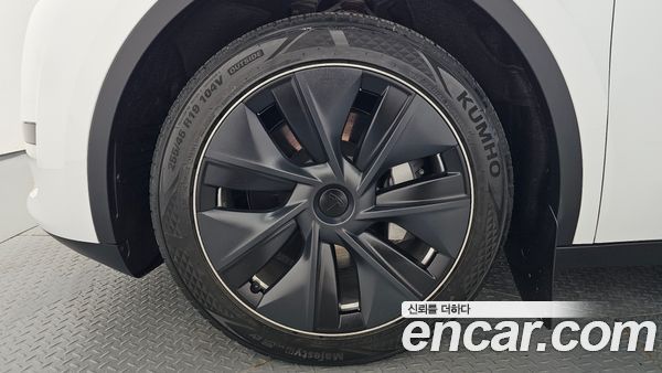 Tesla Model Y 2023, фото 4