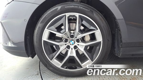 BMW 5 Series 2024, фото 5