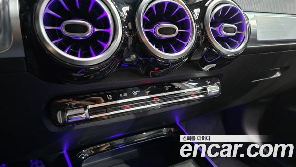 Mercedes-Benz GLB 2021, фото 31