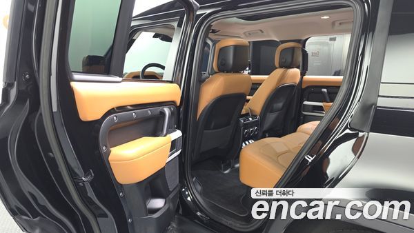 Land Rover Defender 2023, фото 16