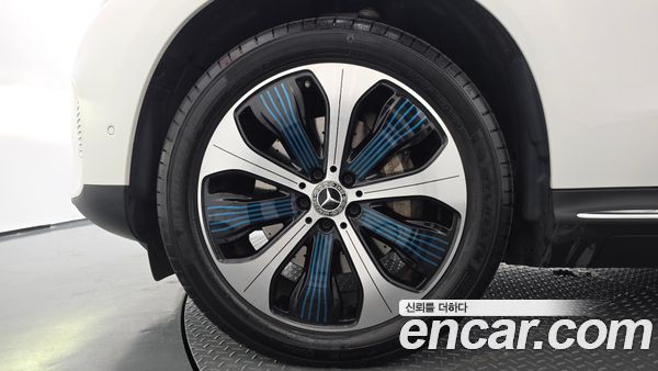 Mercedes-Benz EQC 2020, фото 4